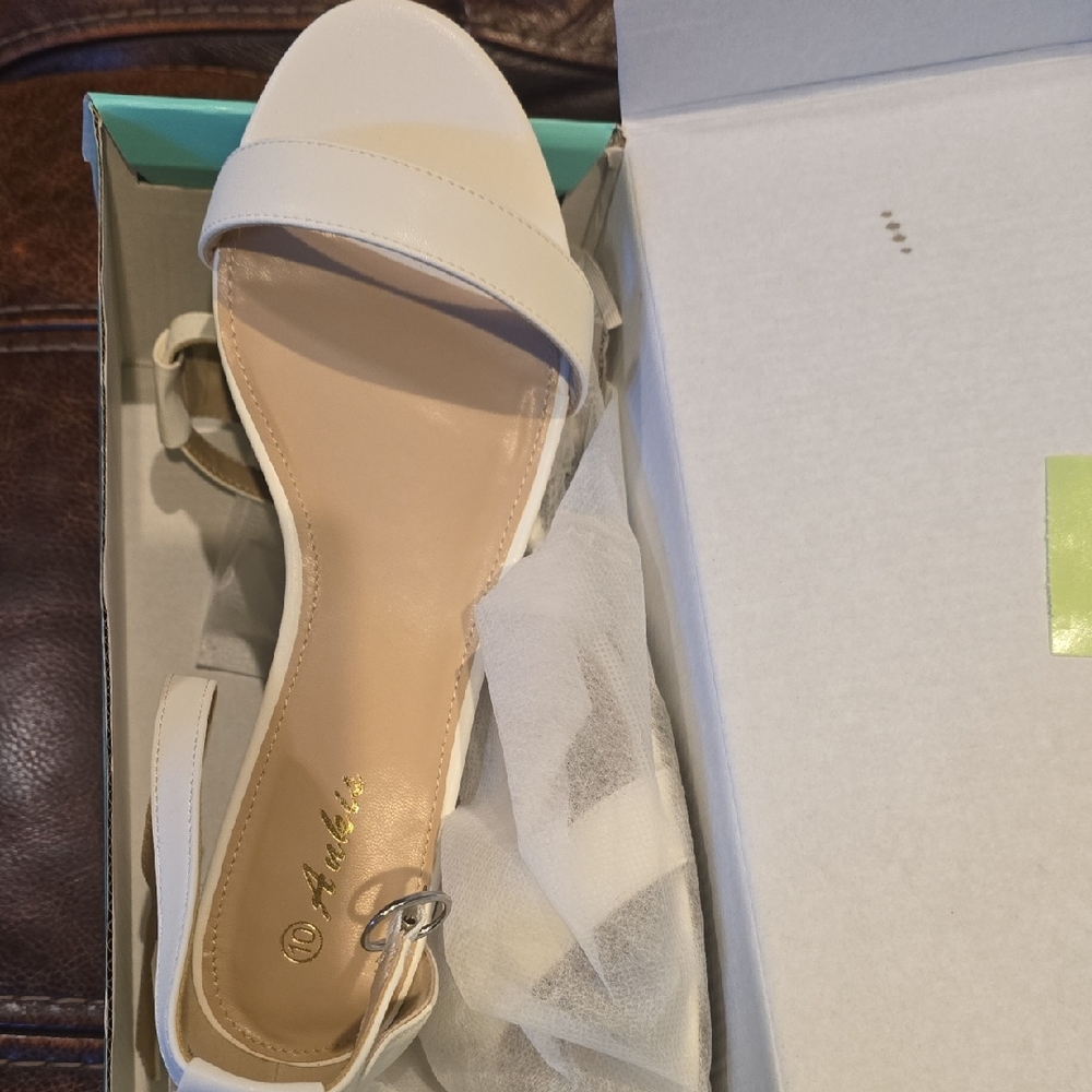 New Ankis Women's Sandals size 10